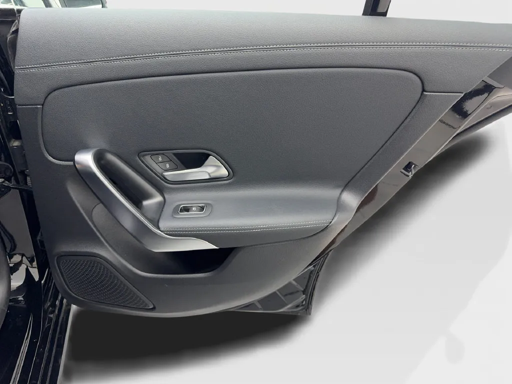 Mercedes-Benz CLA photo 42
