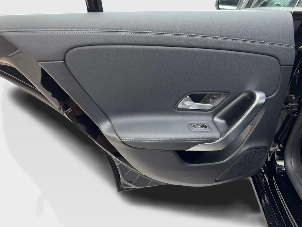 Mercedes-Benz CLA photo 36