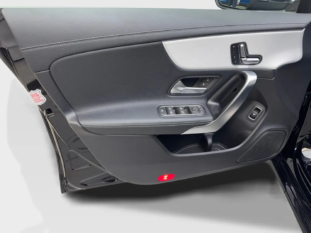 Mercedes-Benz CLA photo 30