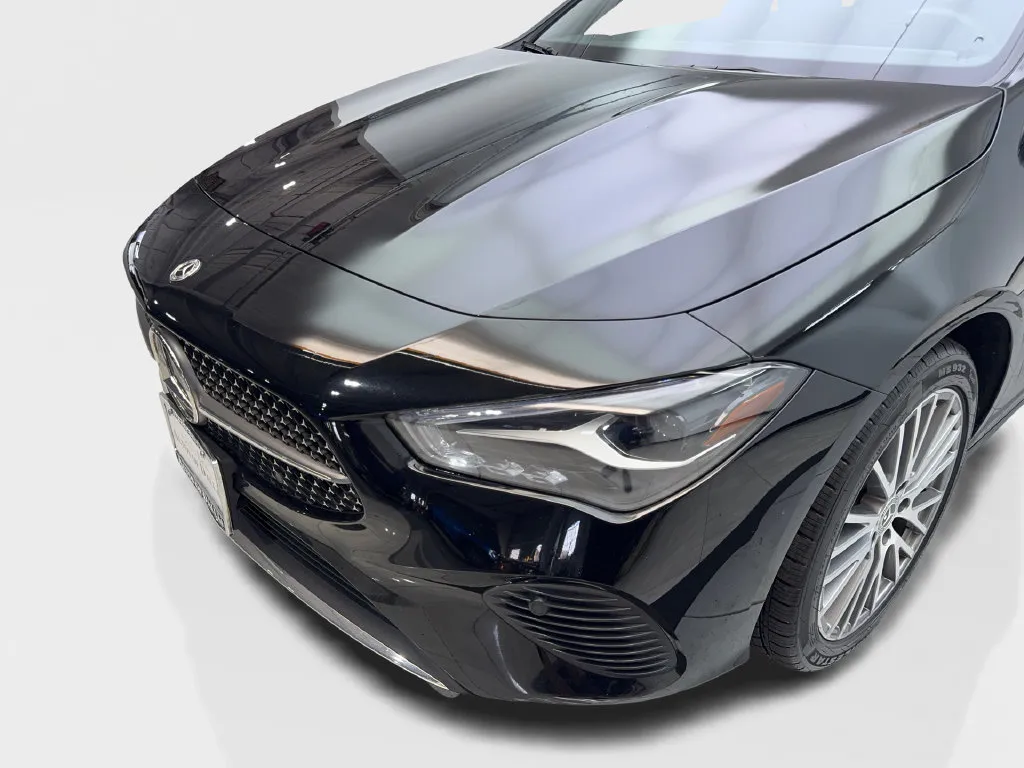 Mercedes-Benz CLA photo 18