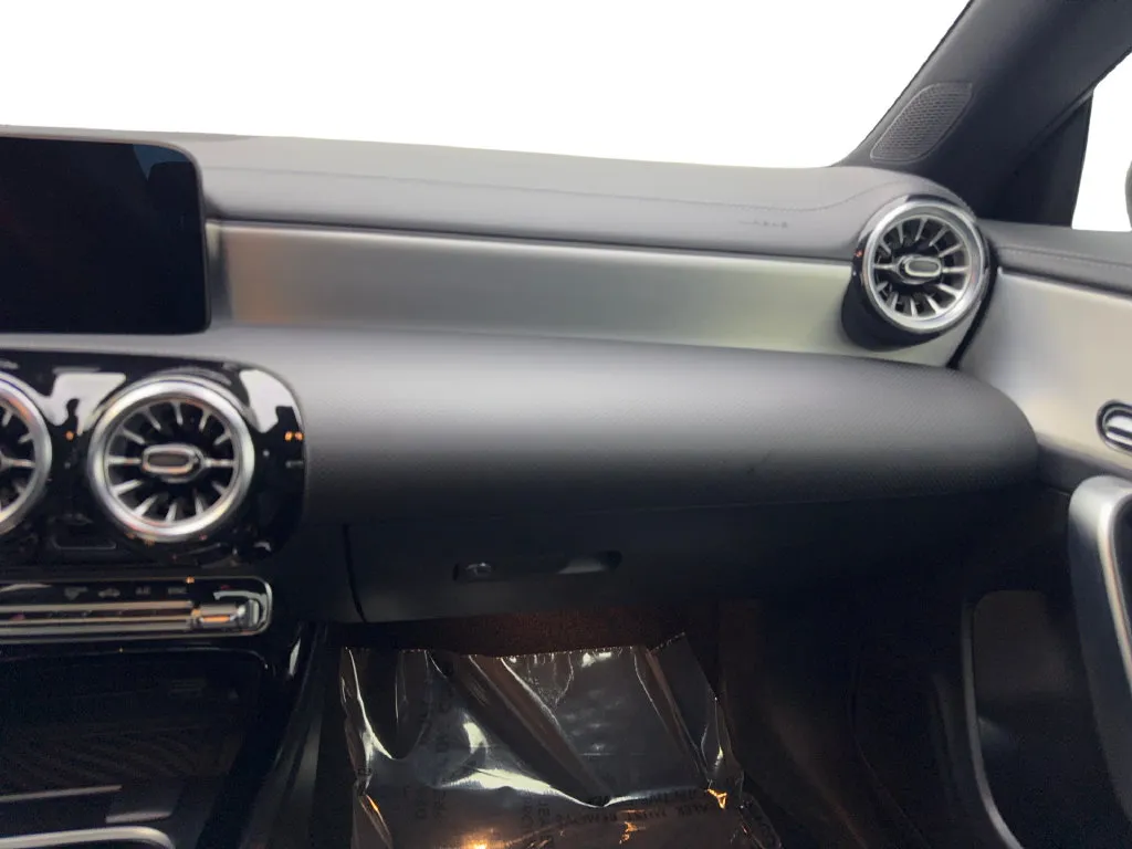 Mercedes-Benz CLA photo 57