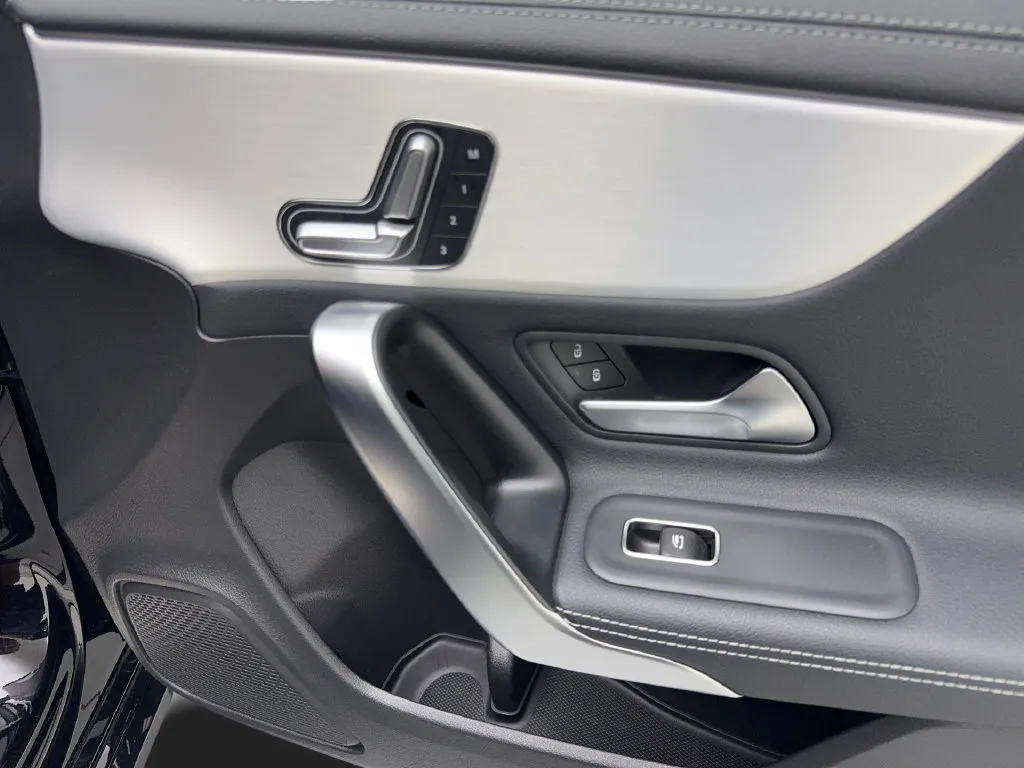 Mercedes-Benz CLA photo 48