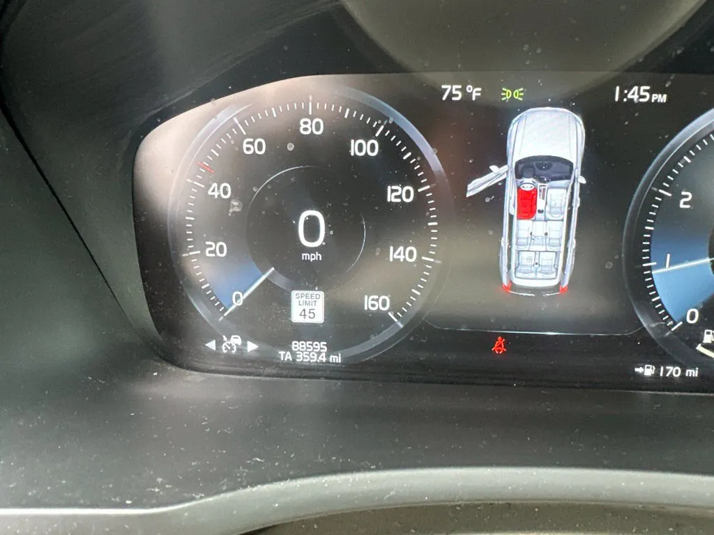 Volvo XC90 photo 14