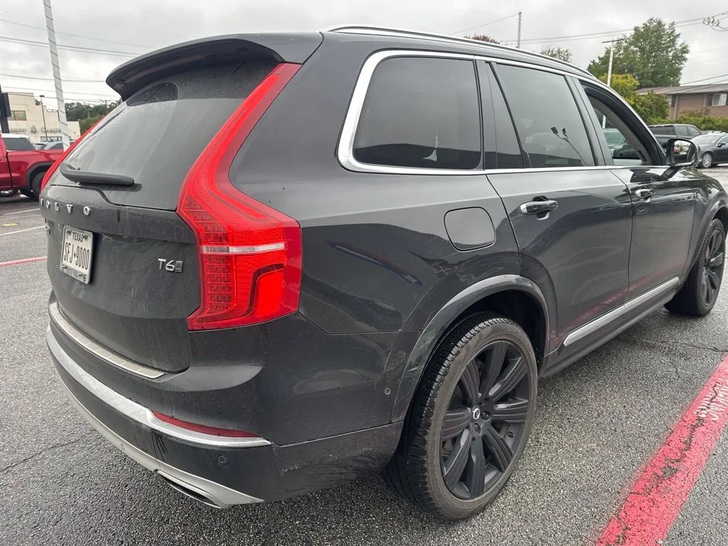 Volvo XC90 photo 9