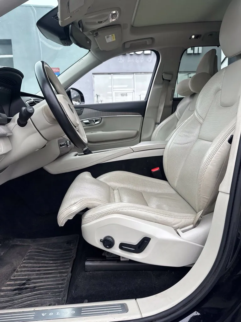 Volvo XC90 photo 3