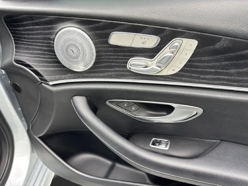 Mercedes-Benz E-Class photo 48
