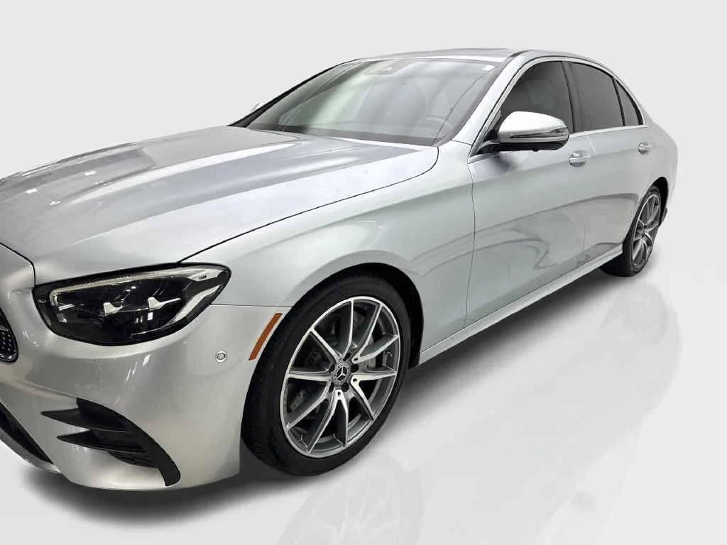 Mercedes-Benz E-Class photo 12