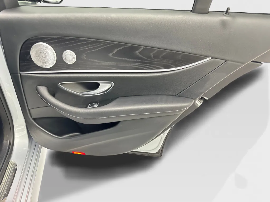 Mercedes-Benz E-Class photo 42