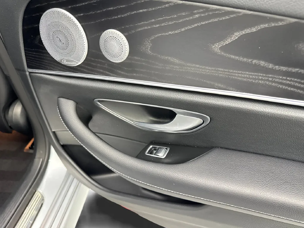 Mercedes-Benz E-Class photo 43