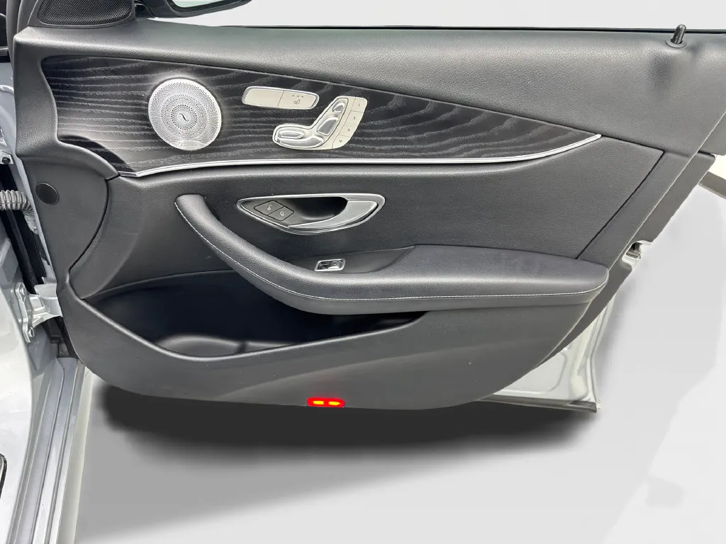 Mercedes-Benz E-Class photo 47