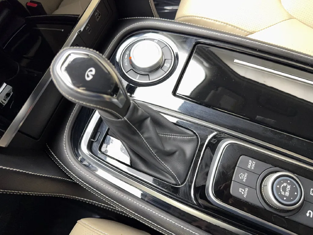 Infiniti QX80 photo 74