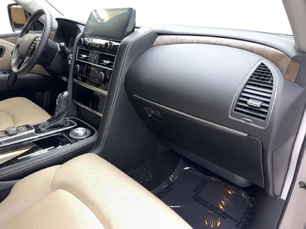 Infiniti QX80 photo 57