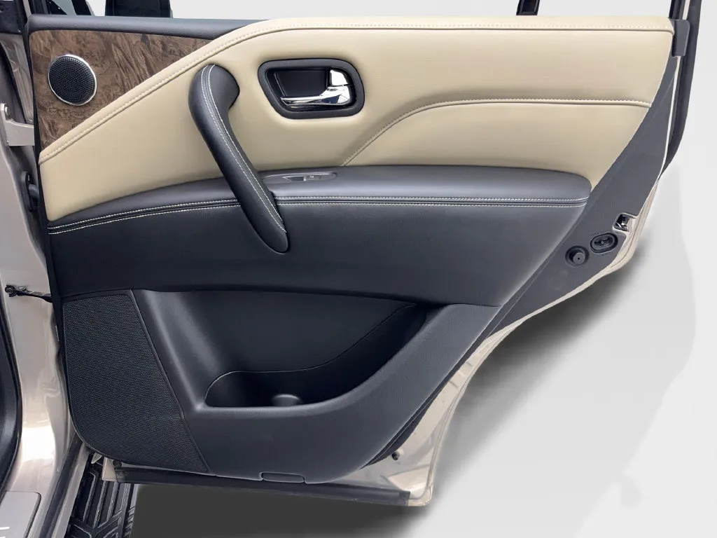 Infiniti QX80 photo 47