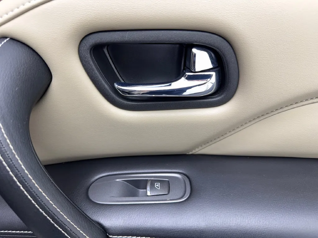 Infiniti QX80 photo 48