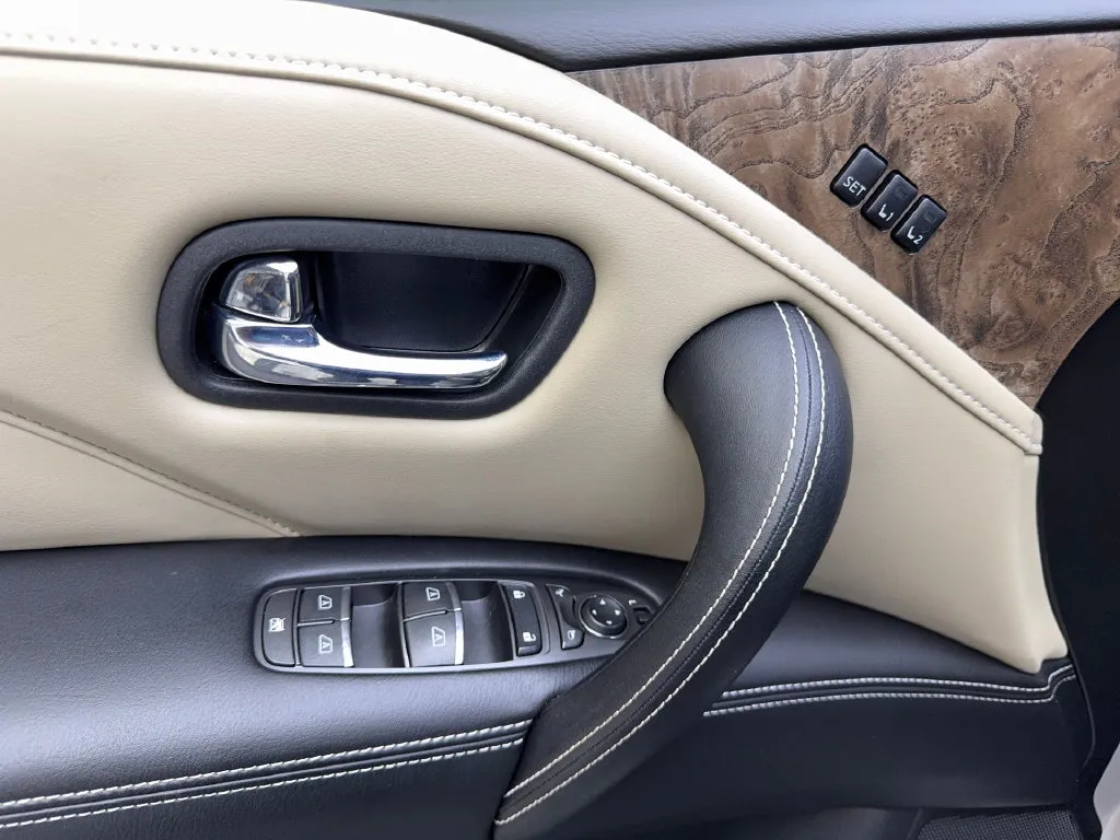 Infiniti QX80 photo 34
