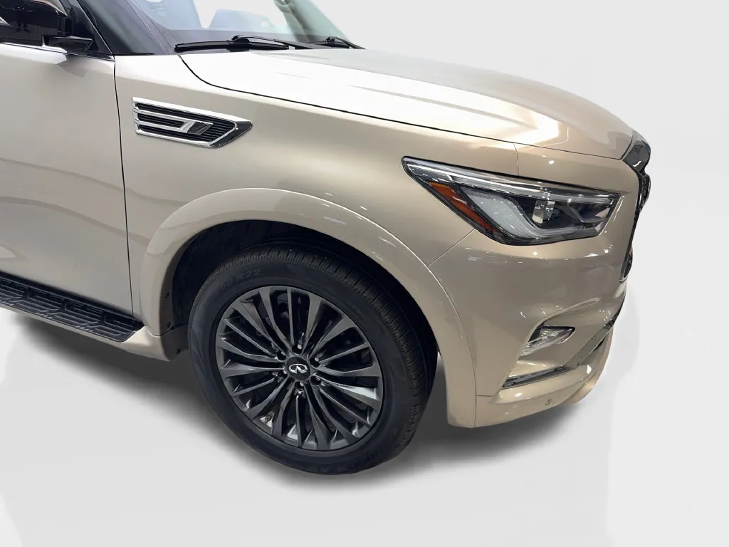 Infiniti QX80 photo 21