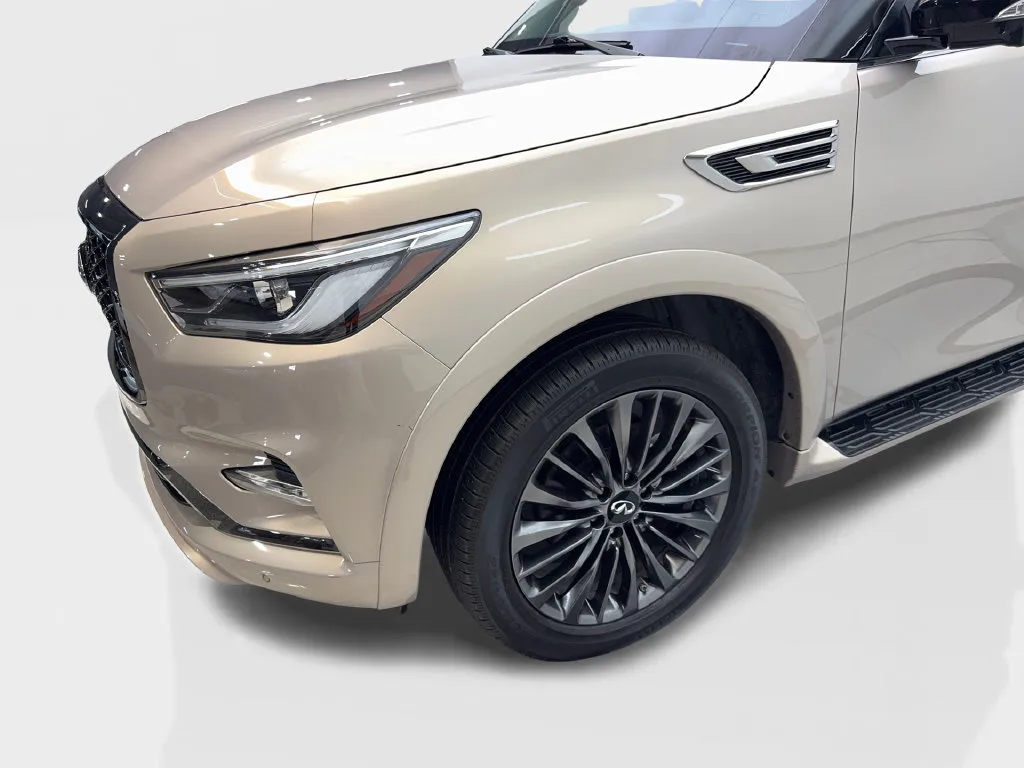Infiniti QX80 photo 20