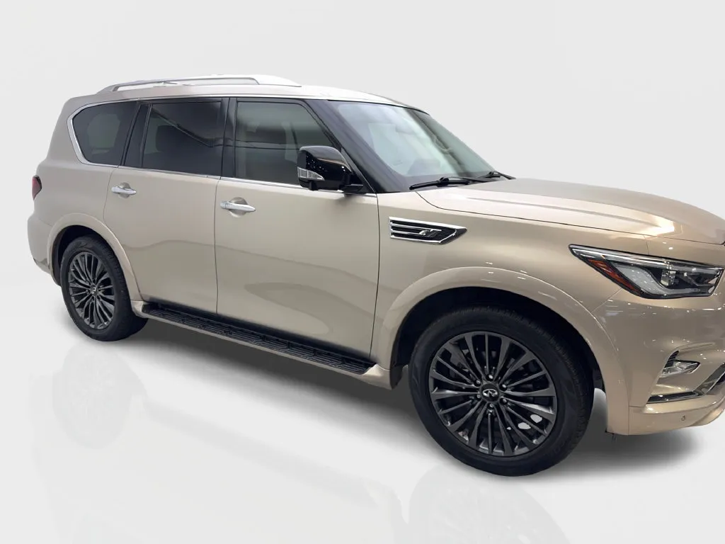 Infiniti QX80 photo 14