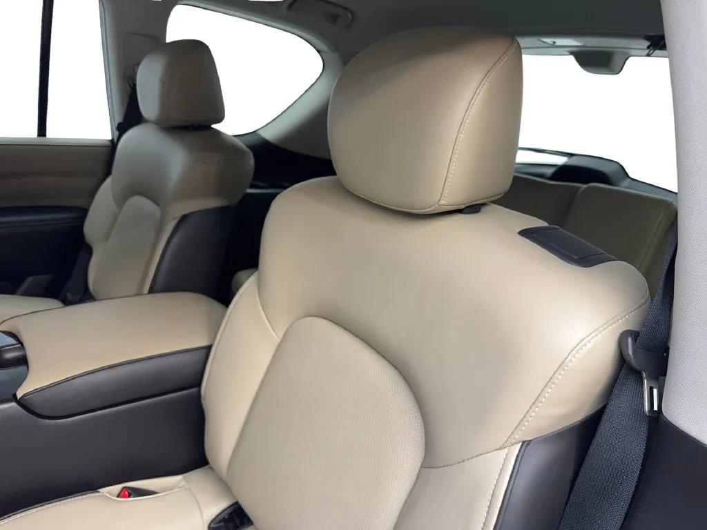Infiniti QX80 photo 36