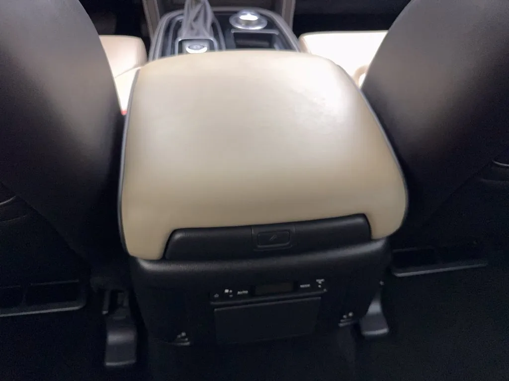 Infiniti QX80 photo 75