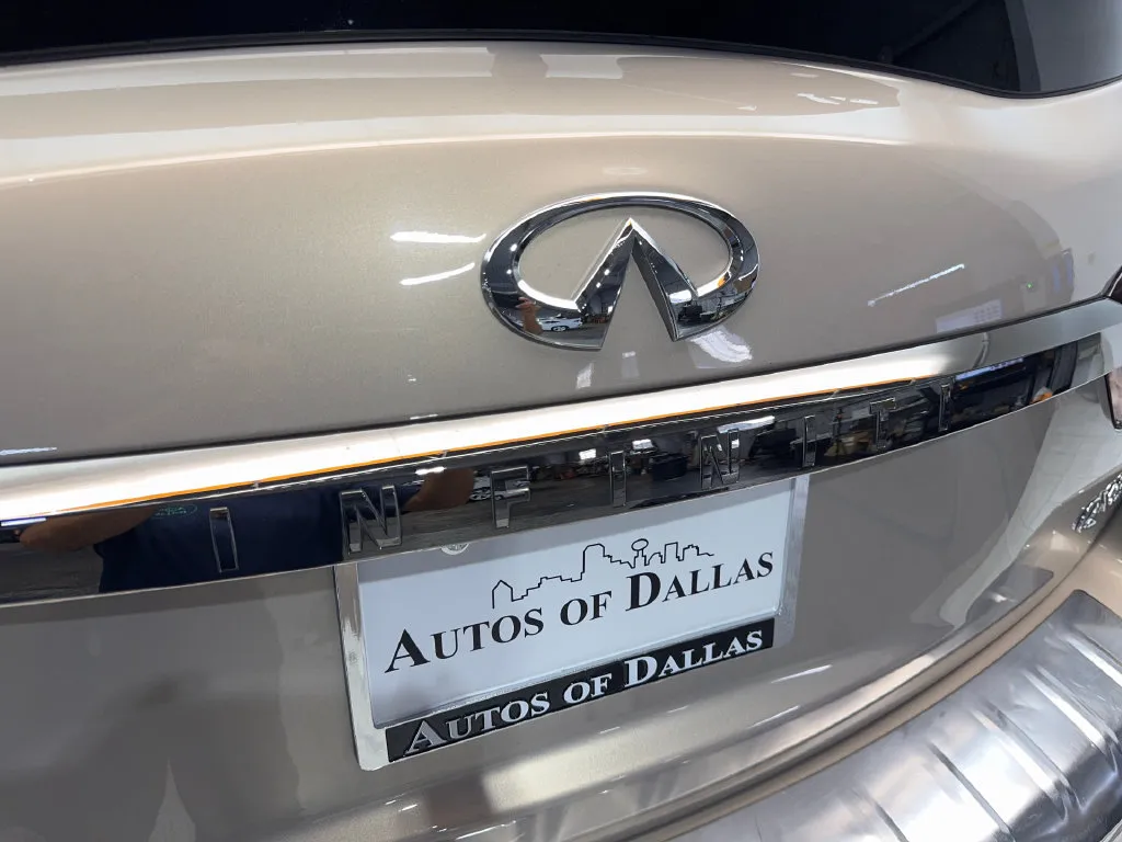 Infiniti QX80 photo 22