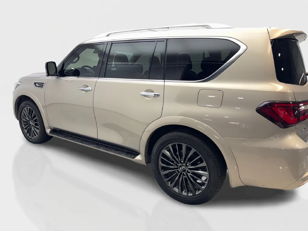 Infiniti QX80 photo 16