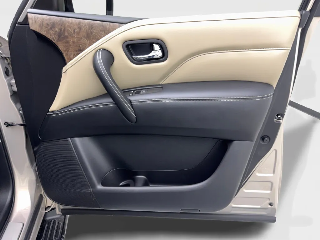Infiniti QX80 photo 53