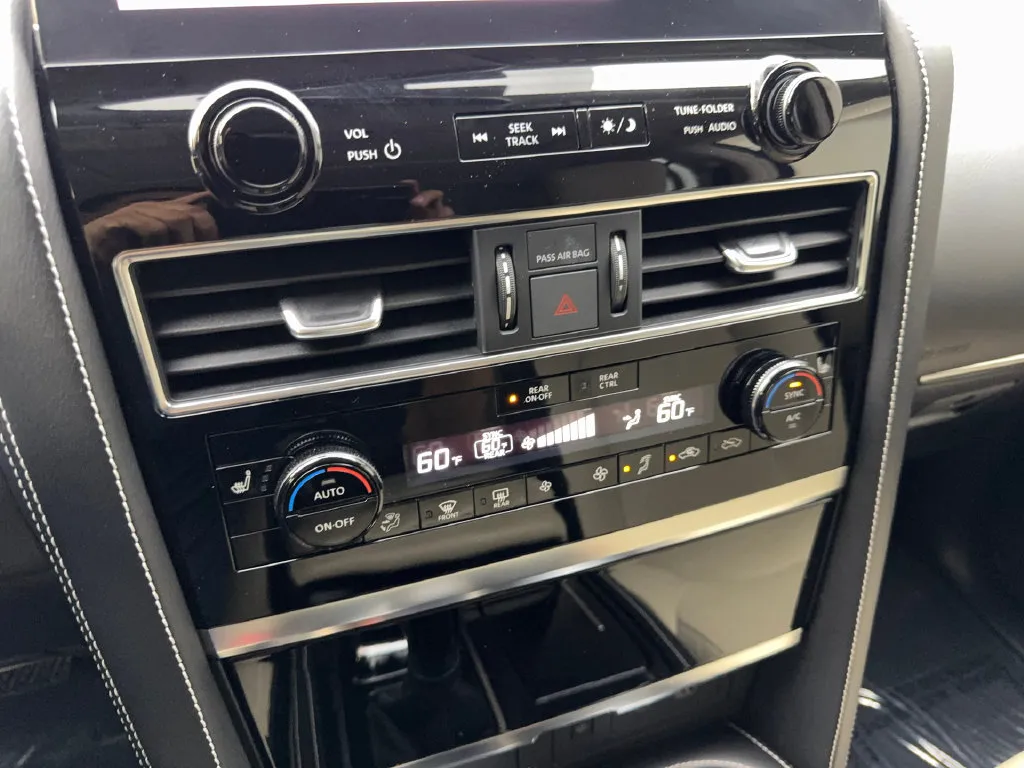 Infiniti QX80 photo 70