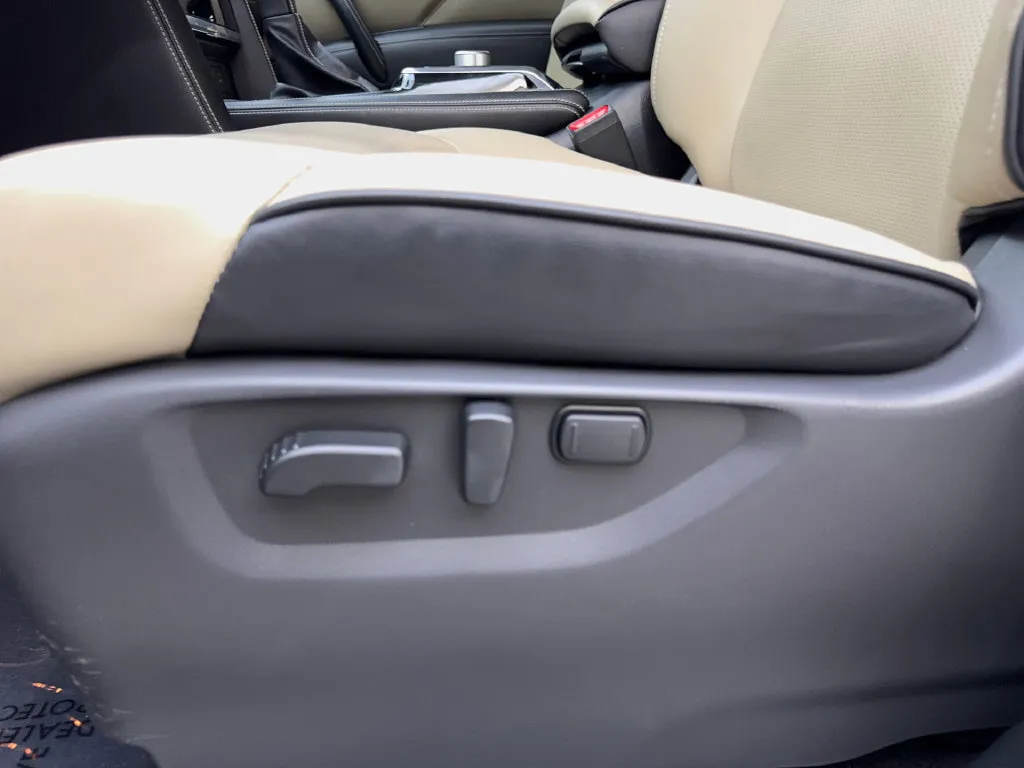 Infiniti QX80 photo 32