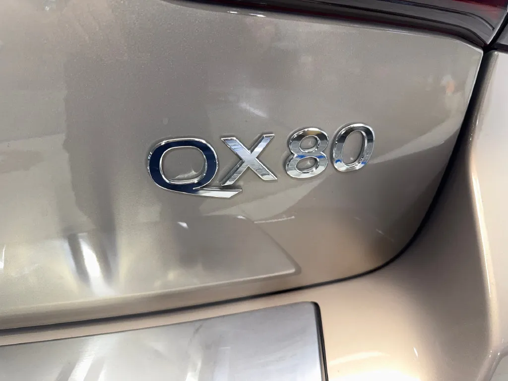Infiniti QX80 photo 26