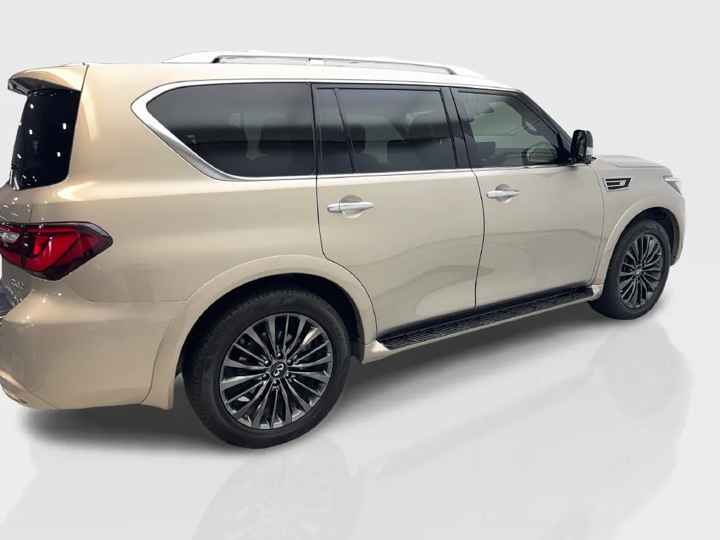 Infiniti QX80 photo 15