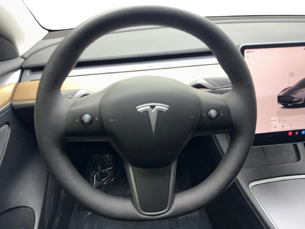 Tesla Model 3 photo 58