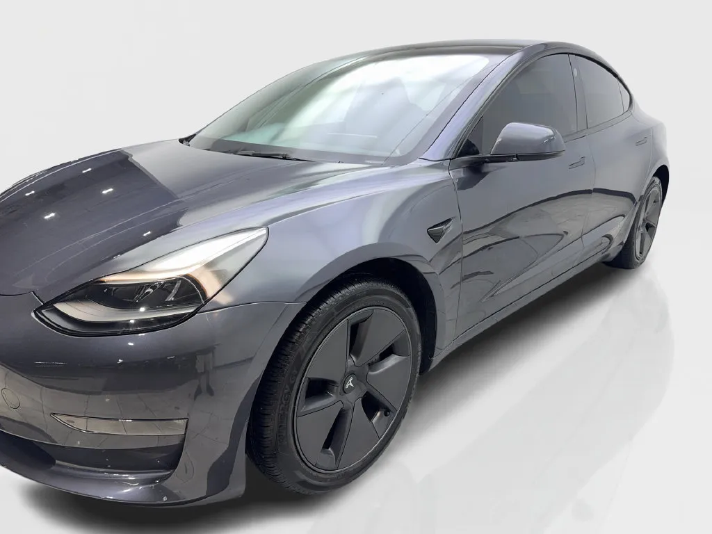 Tesla Model 3 photo 12