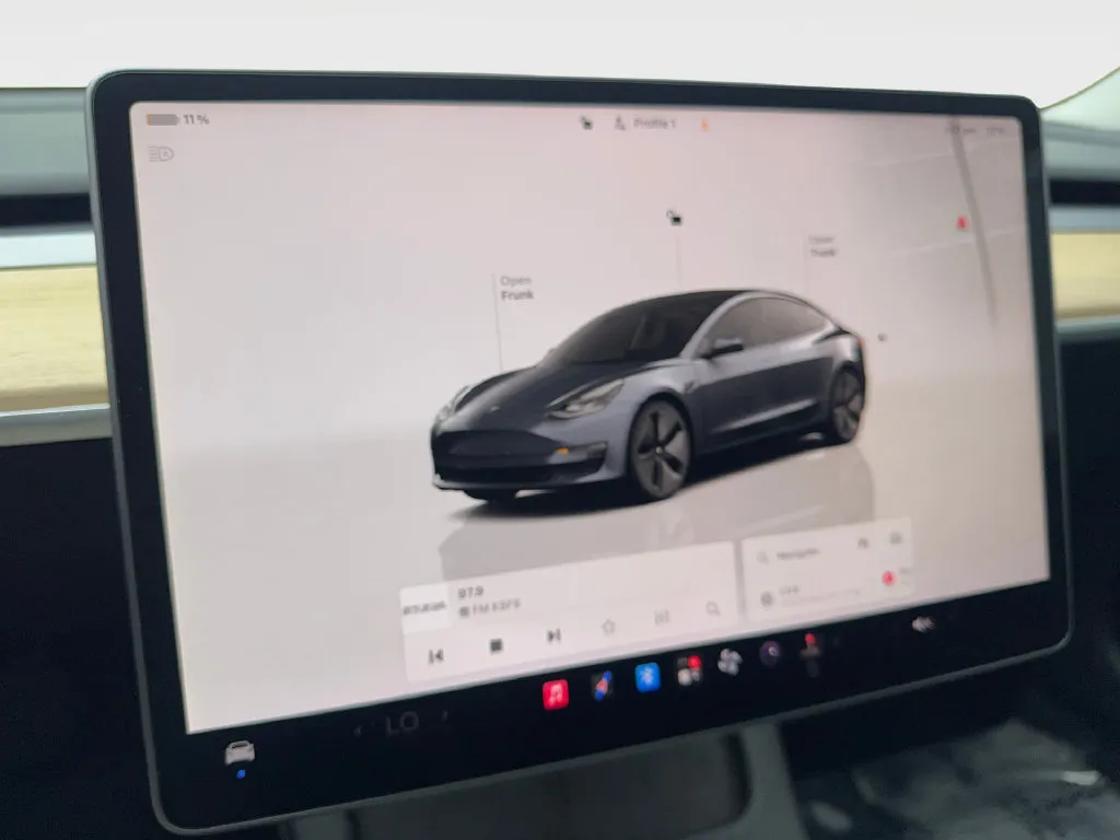 Tesla Model 3 photo 62