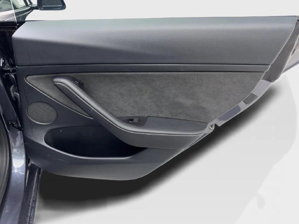 Tesla Model 3 photo 44