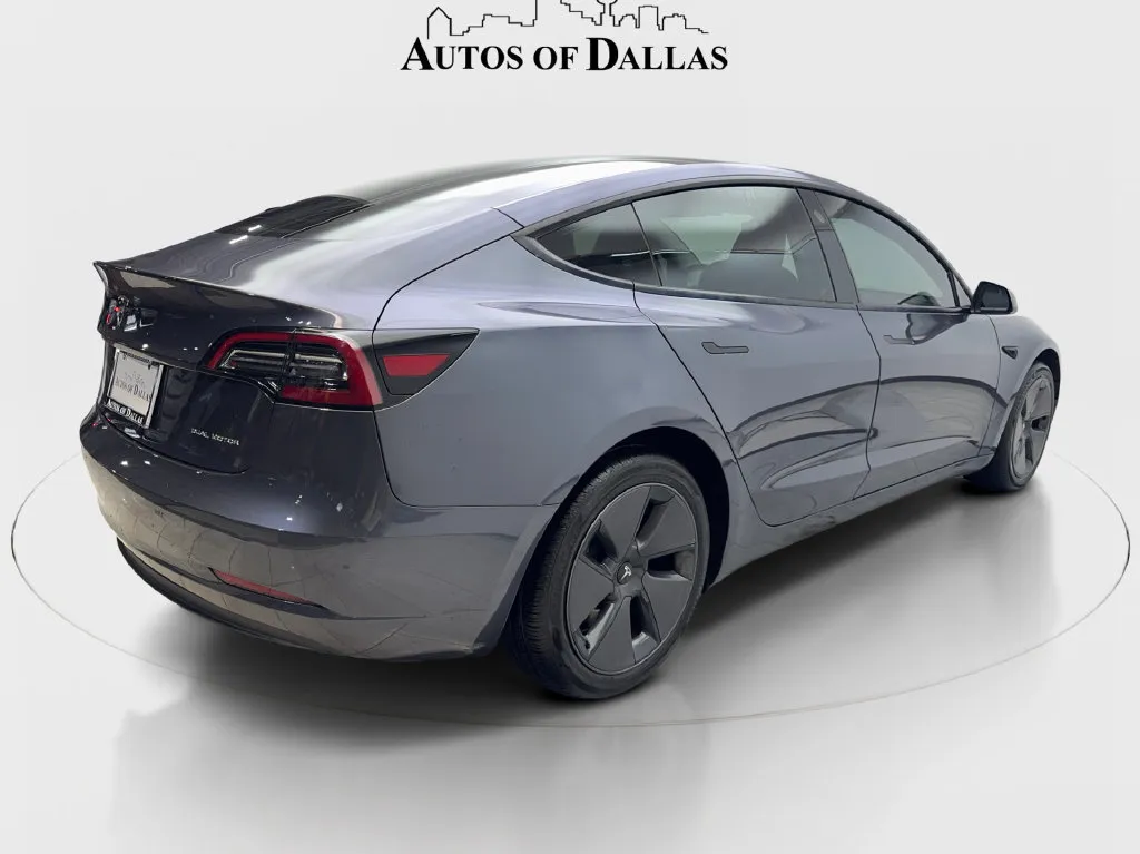 Tesla Model 3 photo 7
