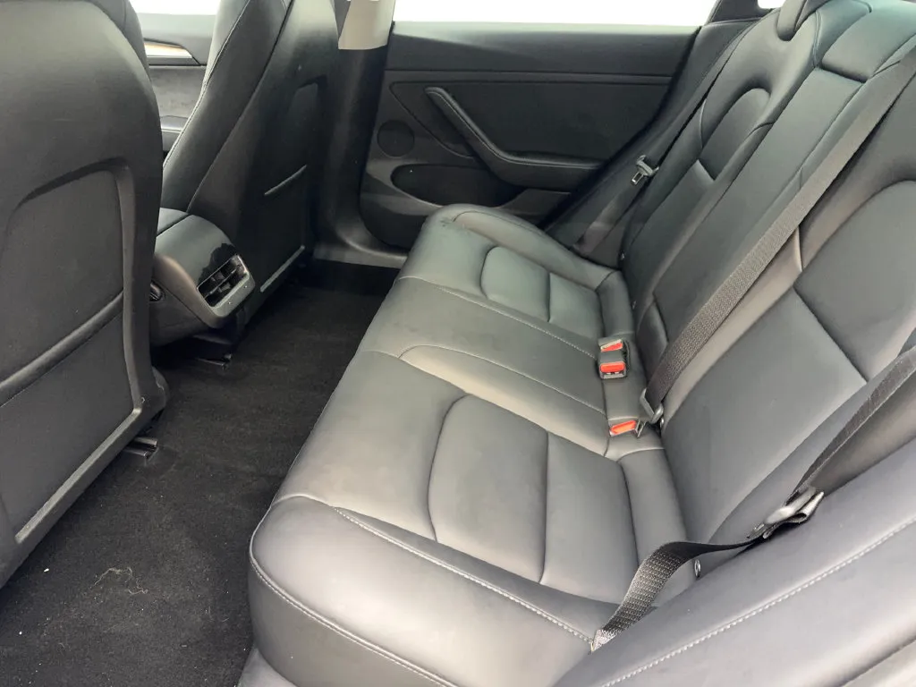 Tesla Model 3 photo 35