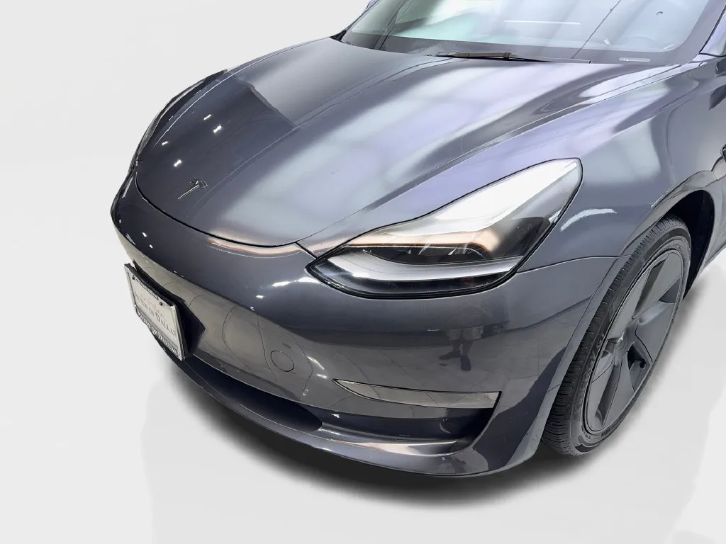 Tesla Model 3 photo 18