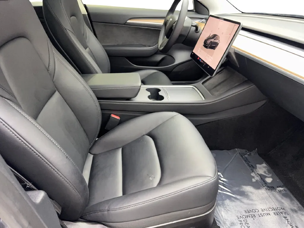 Tesla Model 3 photo 46