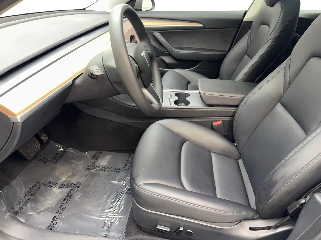 Tesla Model 3 photo 28