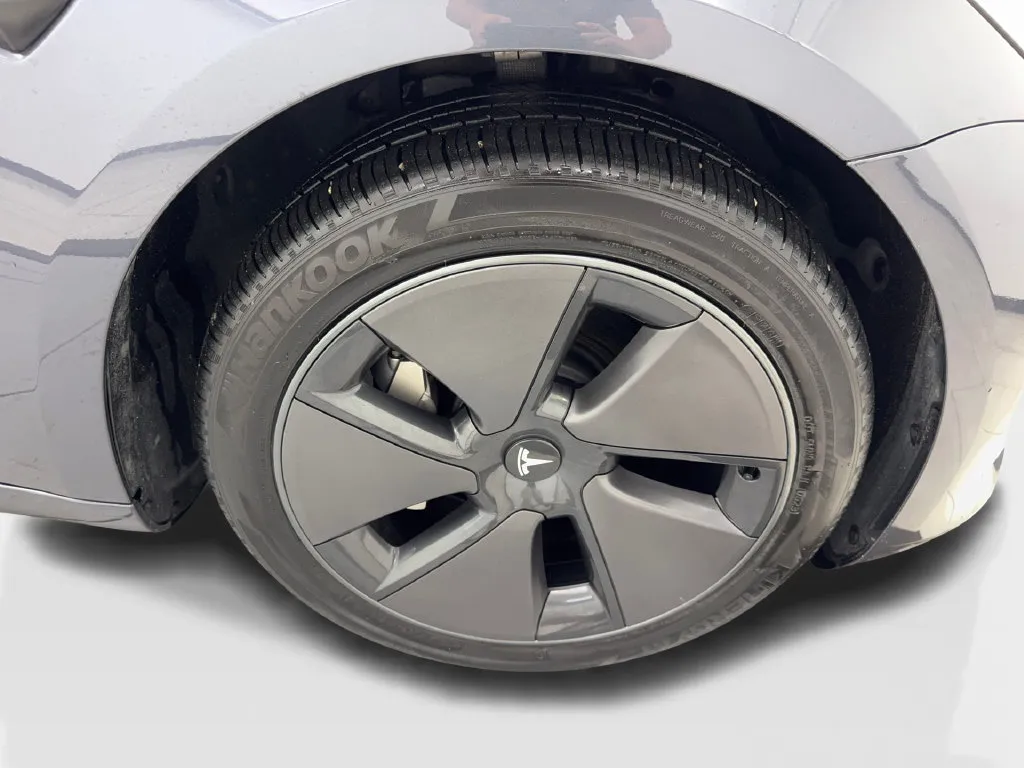 Tesla Model 3 photo 81