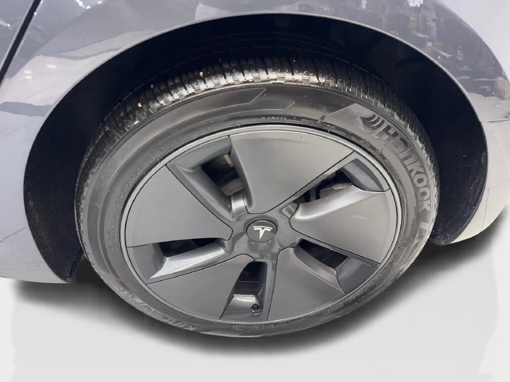Tesla Model 3 photo 83