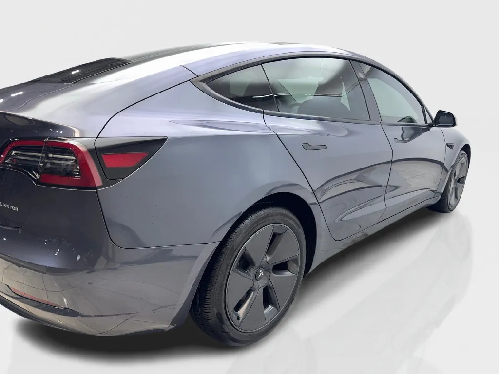 Tesla Model 3 photo 15