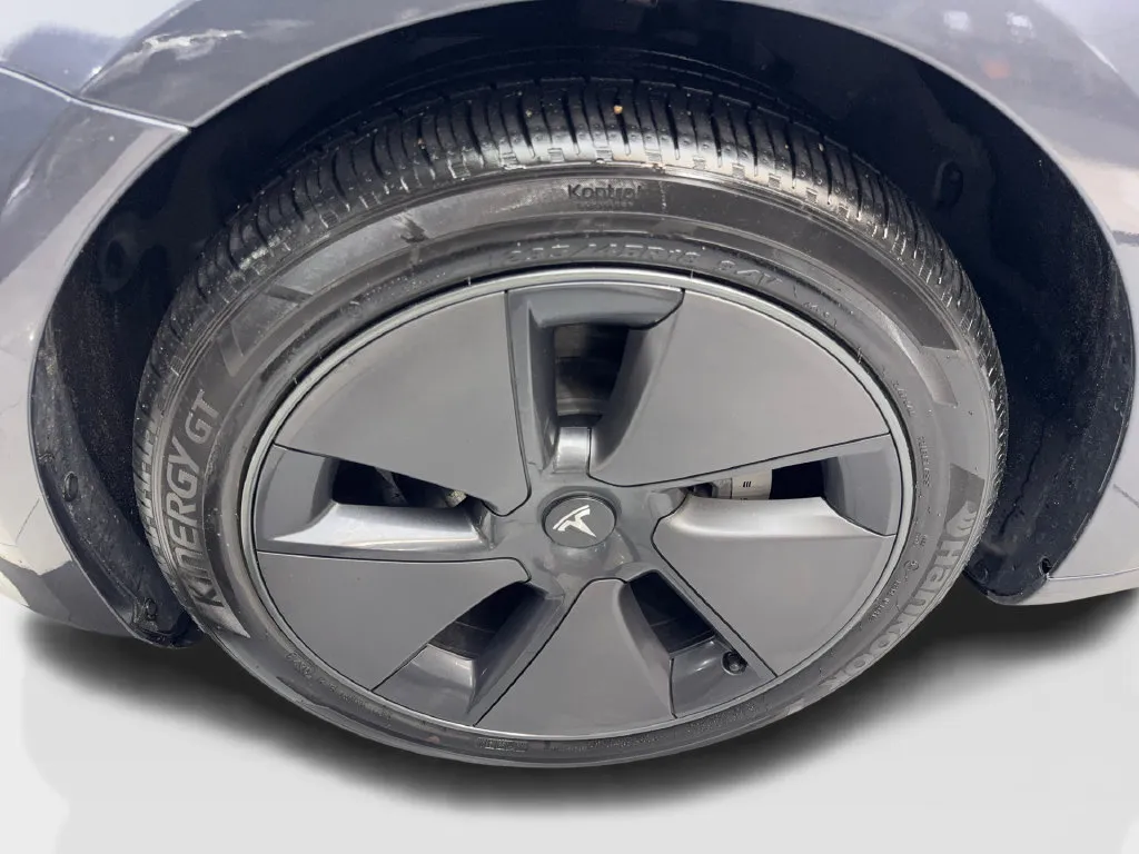 Tesla Model 3 photo 84