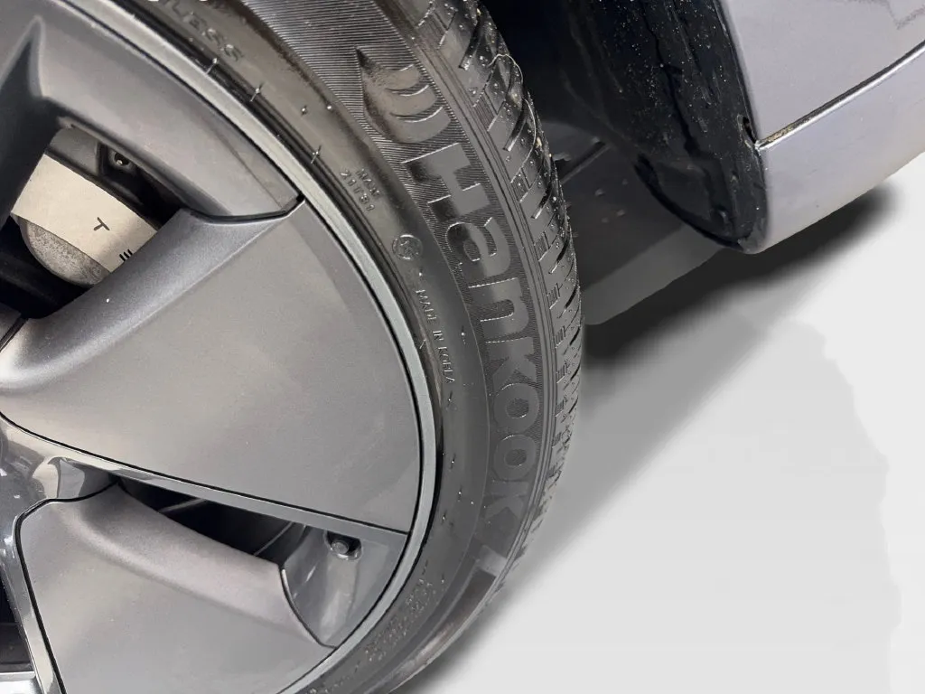 Tesla Model 3 photo 85