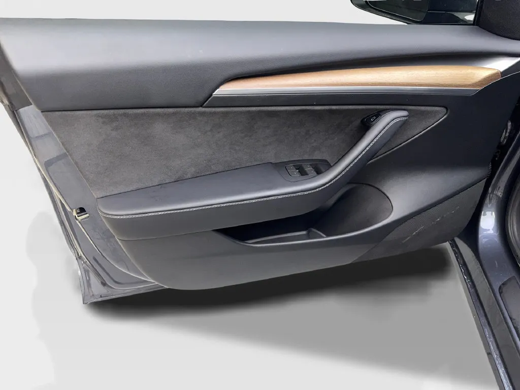 Tesla Model 3 photo 33