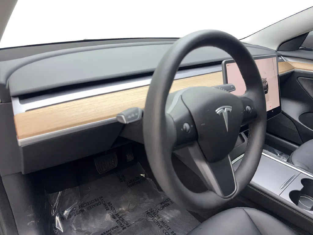 Tesla Model 3 photo 52