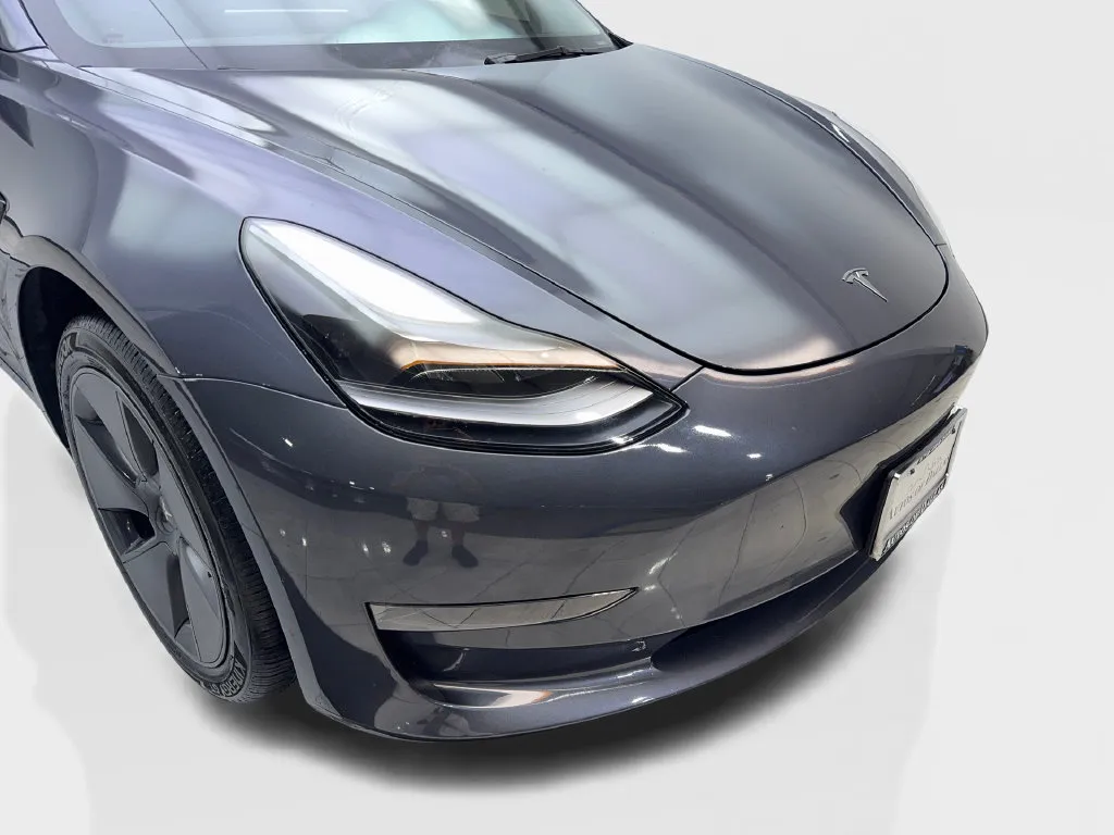 Tesla Model 3 photo 19