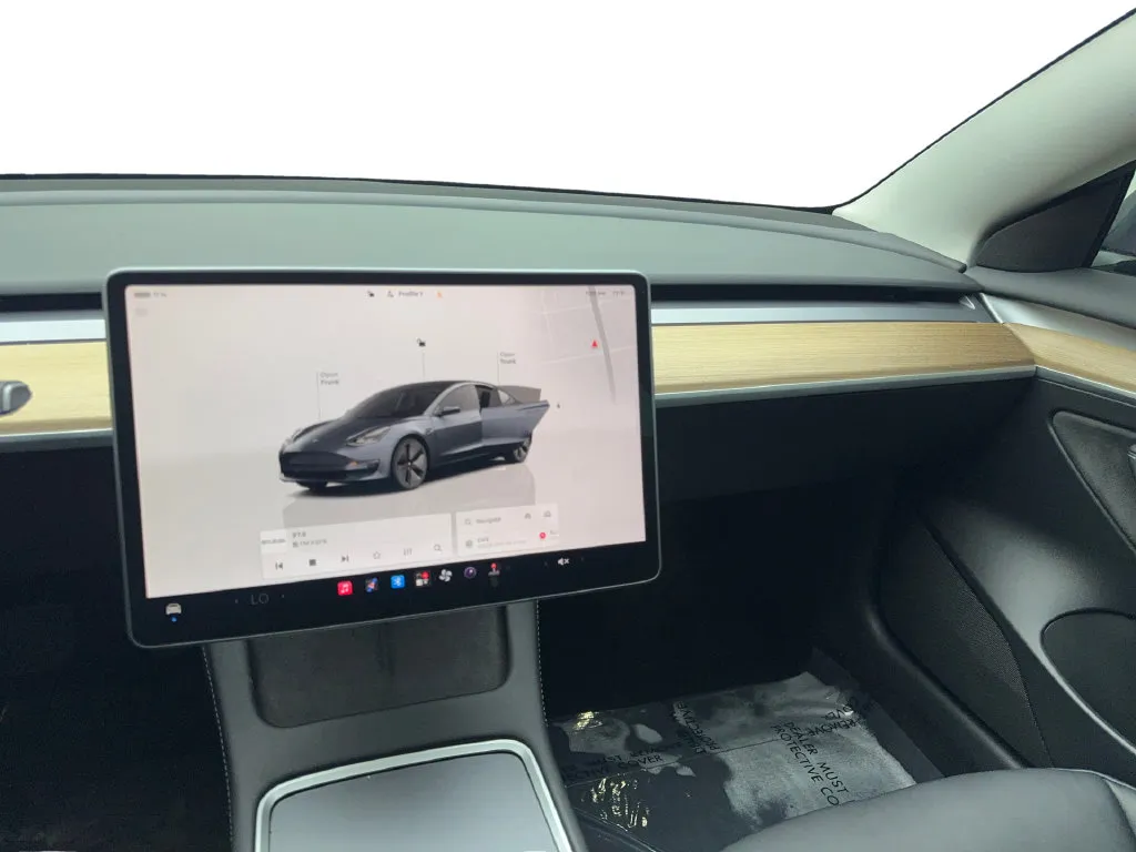 Tesla Model 3 photo 56