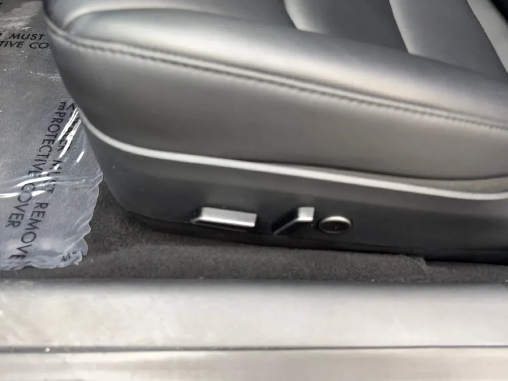 Tesla Model 3 photo 32